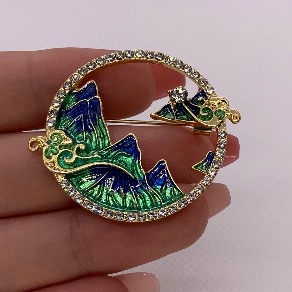 Traditional Chinese brooch Blue Mountains Round Pin Elegant Stylish
